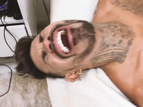Garoto musculoso dotado macetou meu cu